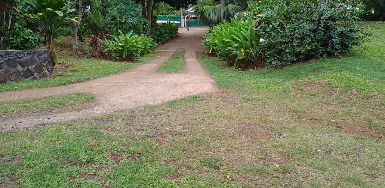 Fare Mihimana Hotel Vai'are Buitenkant foto